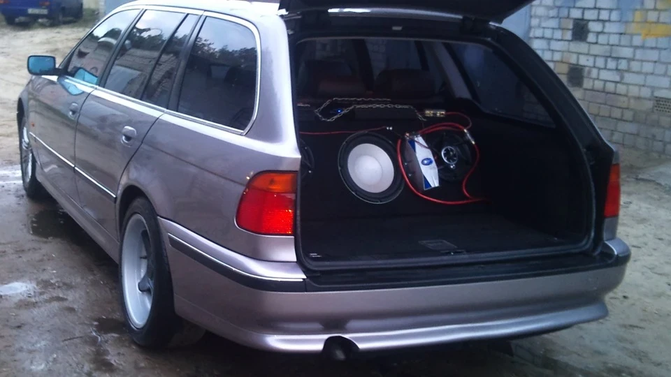 BMW 5 series Touring Трактор у фраку 3