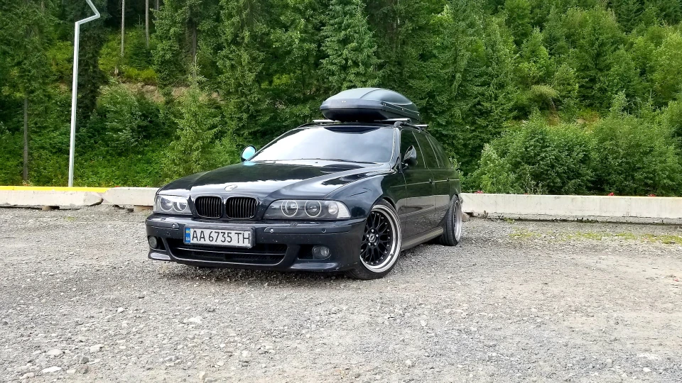 BMW 5 series Touring вагон п'ять сорок
