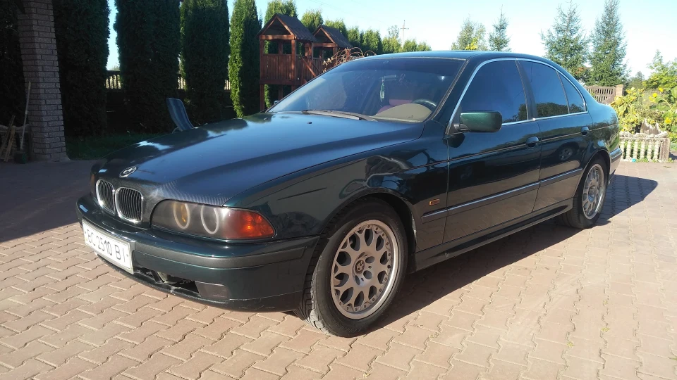 BMW 5 series 2