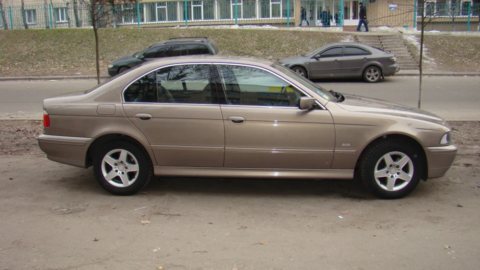BMW 5 series 2
