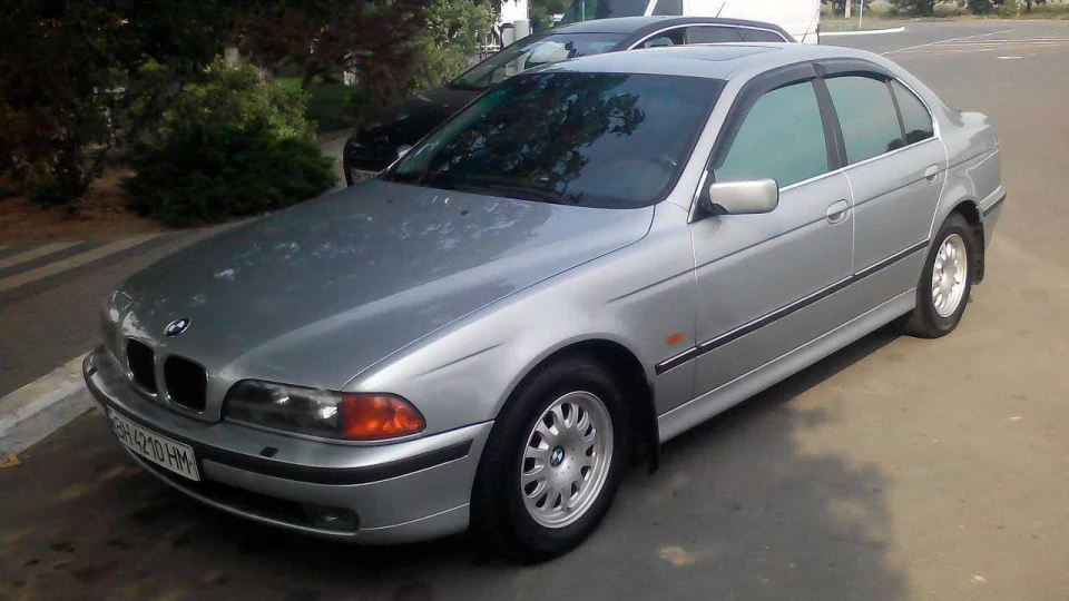 BMW 5 series 2