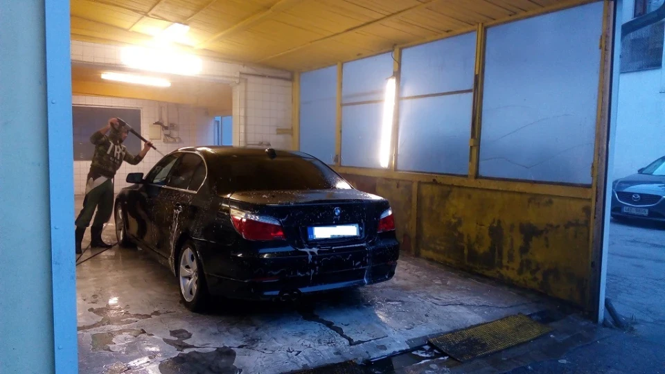 BMW 5 series 2