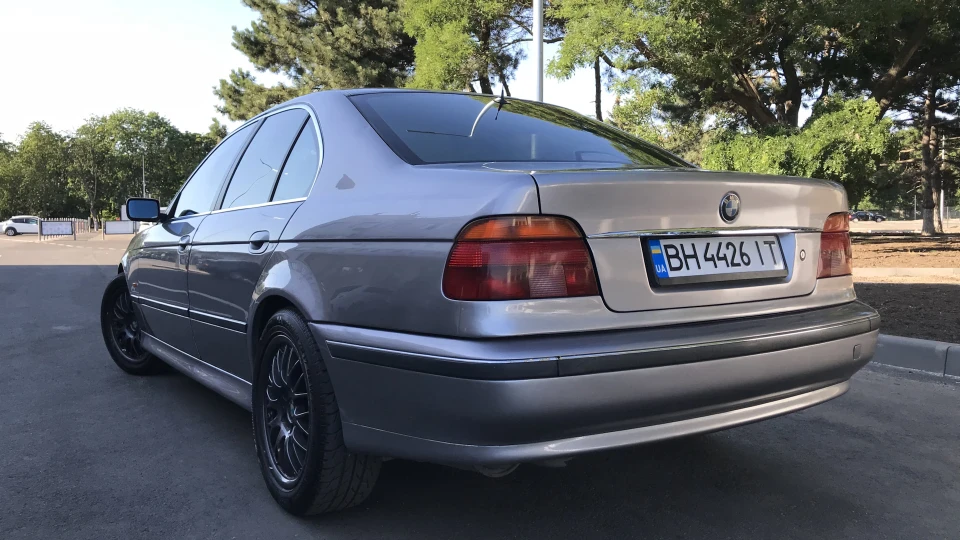 BMW 5 series 2