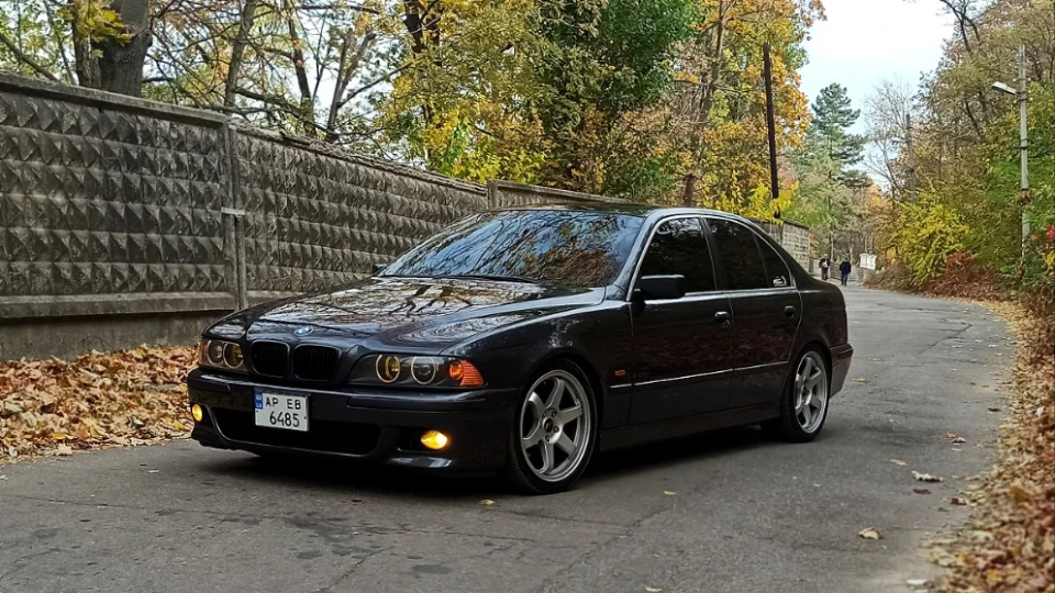 BMW 5 series 2