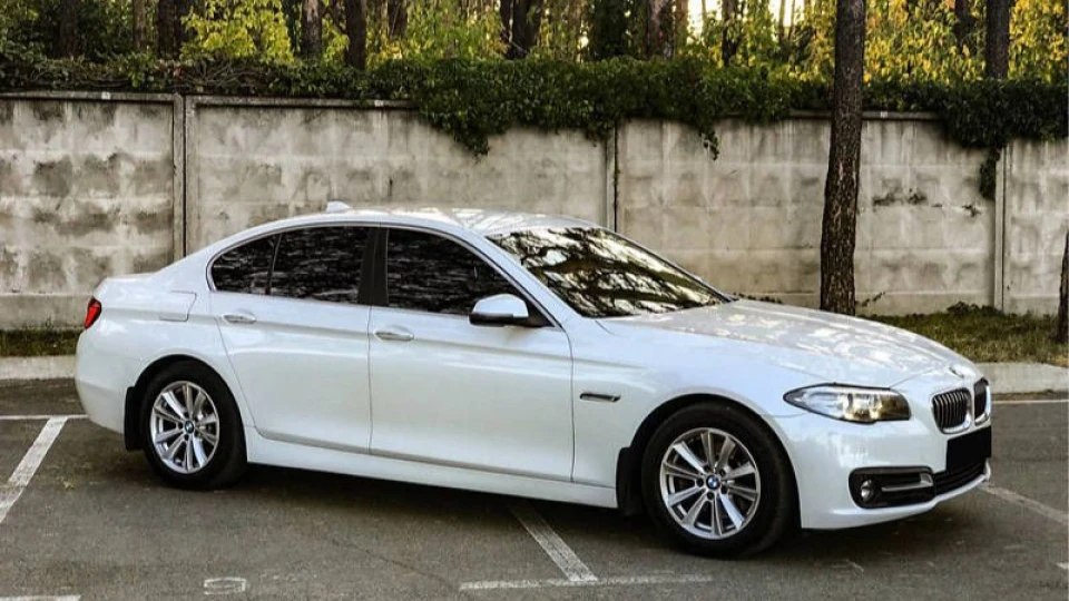 BMW 5 series 520i Перламутр 2