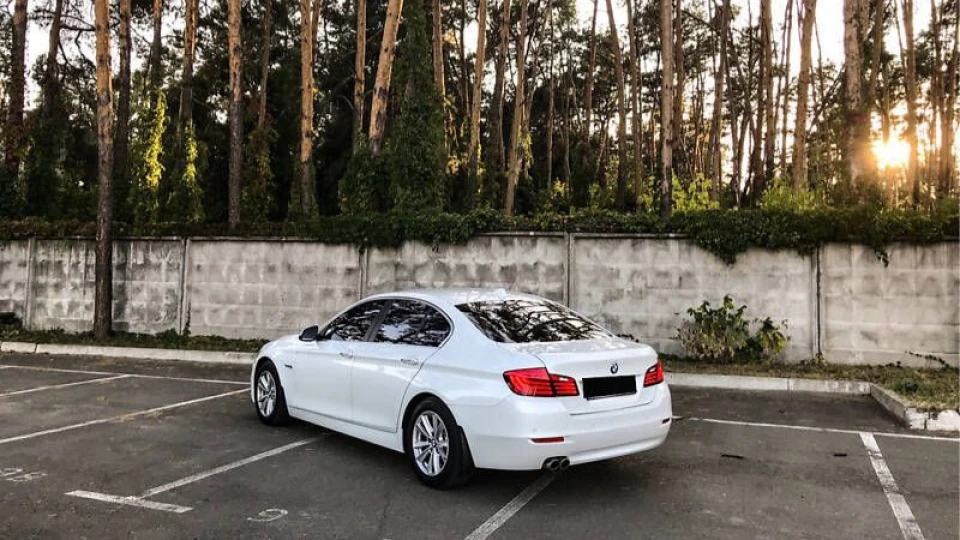 BMW 5 series 520i Перламутр 3