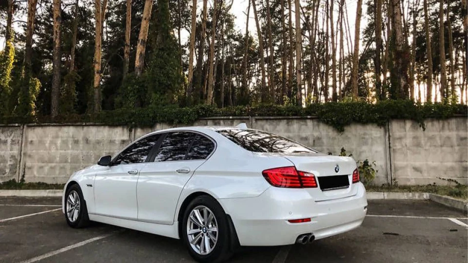 BMW 5 series 520i Перламутр 4