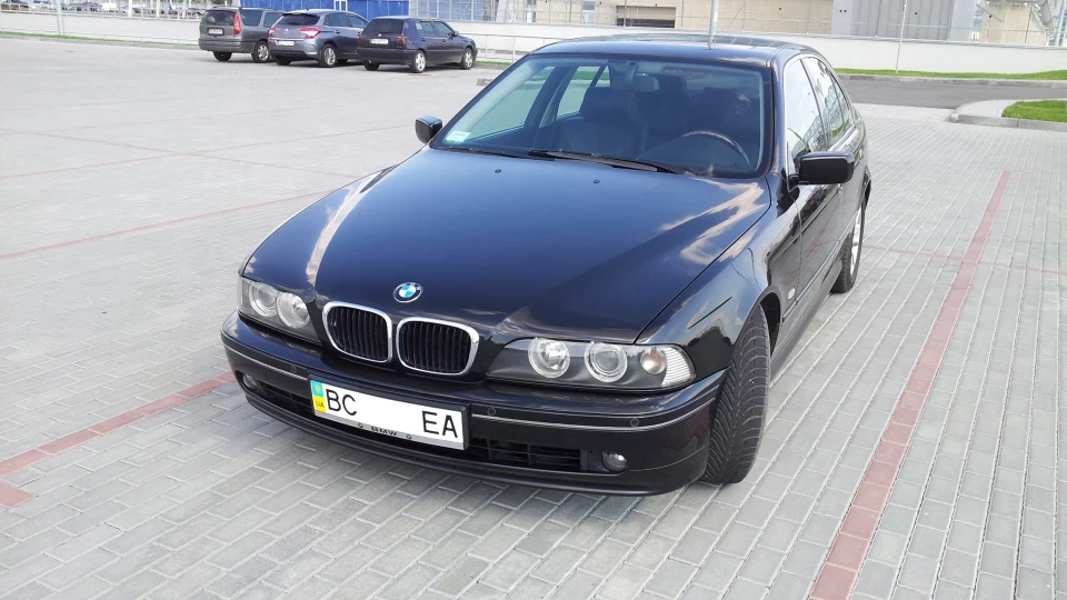 BMW 5 series 525d Black Sapphire Met. 2