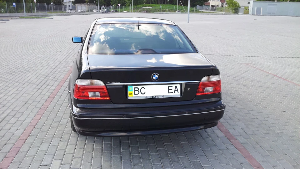 BMW 5 series 525d Black Sapphire Met. 4