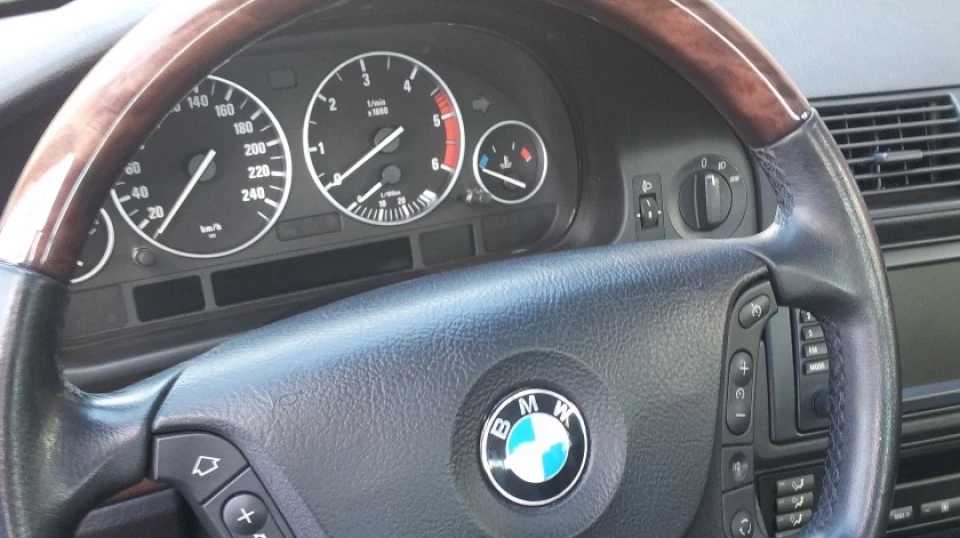 BMW 5 series 525d Black Sapphire Met. 5