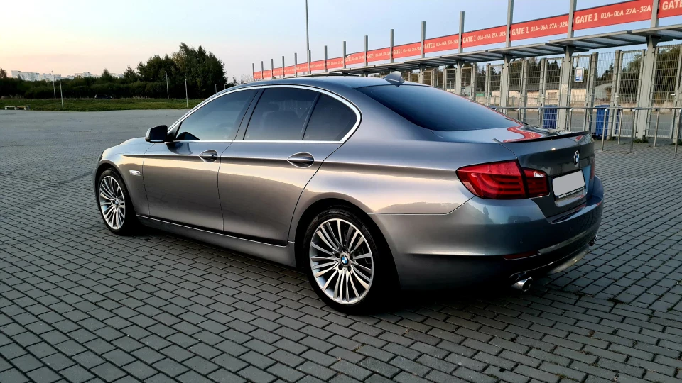BMW 5 series 535і Space Grau Metallic 3