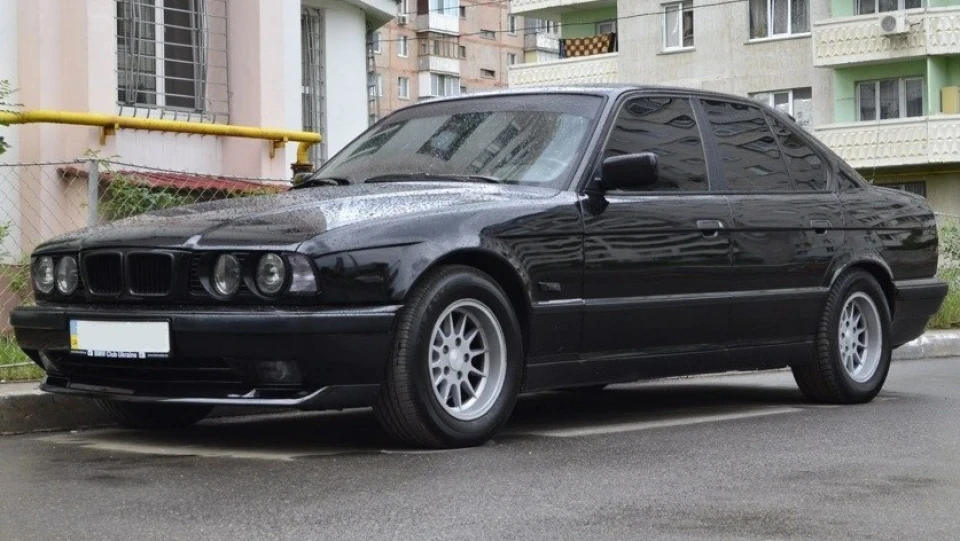 BMW 5 series 540i V8 SCHWARZ PANZER 3