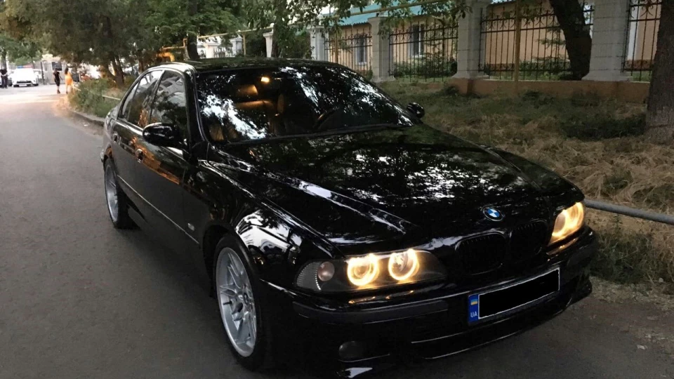 BMW 5 series 540i V8 4