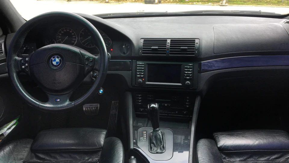 BMW 5 series 540i V8 5