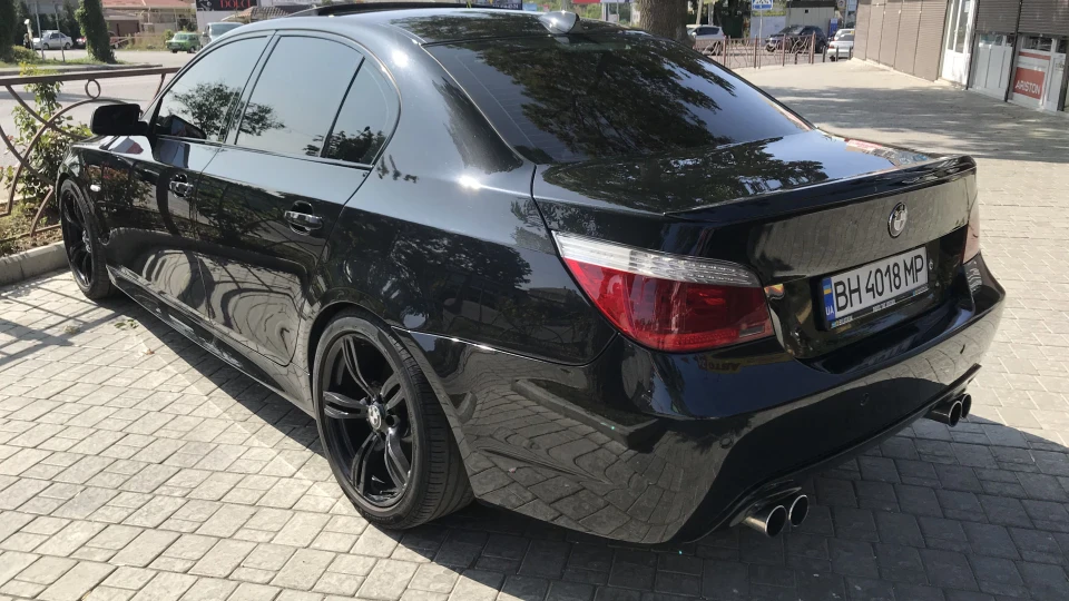 BMW 5 series 550i M-style 3