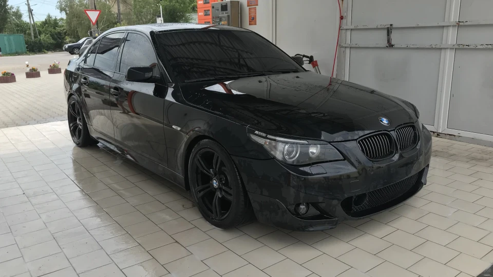 BMW 5 series 550i M-style 4