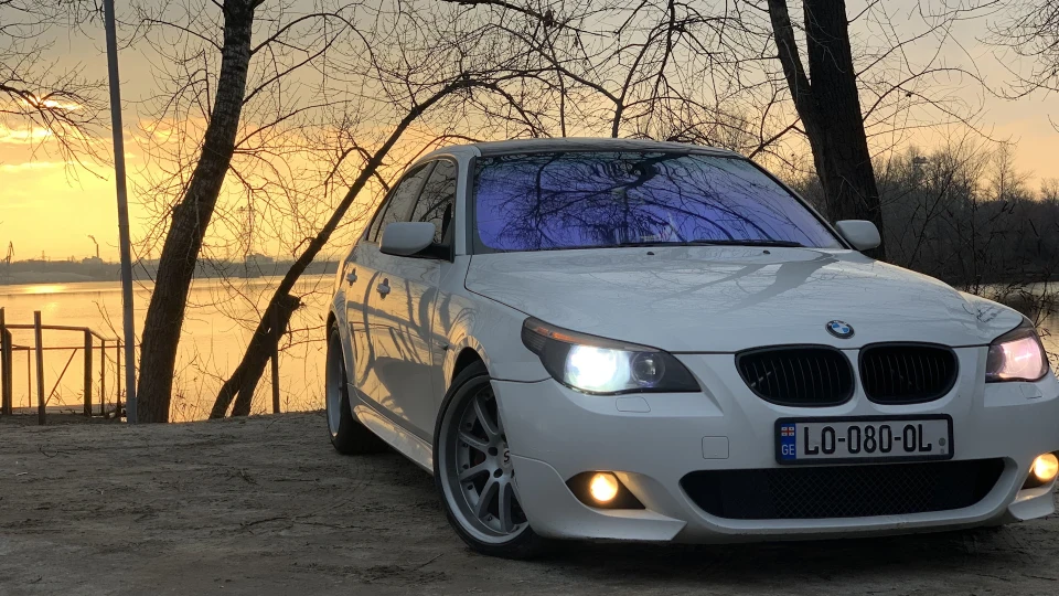 BMW 5 series Alpine Weiss 5