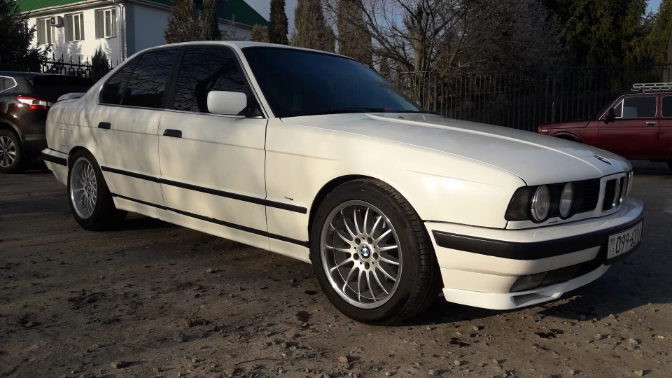 BMW 5 series AlpinWeiß II 5
