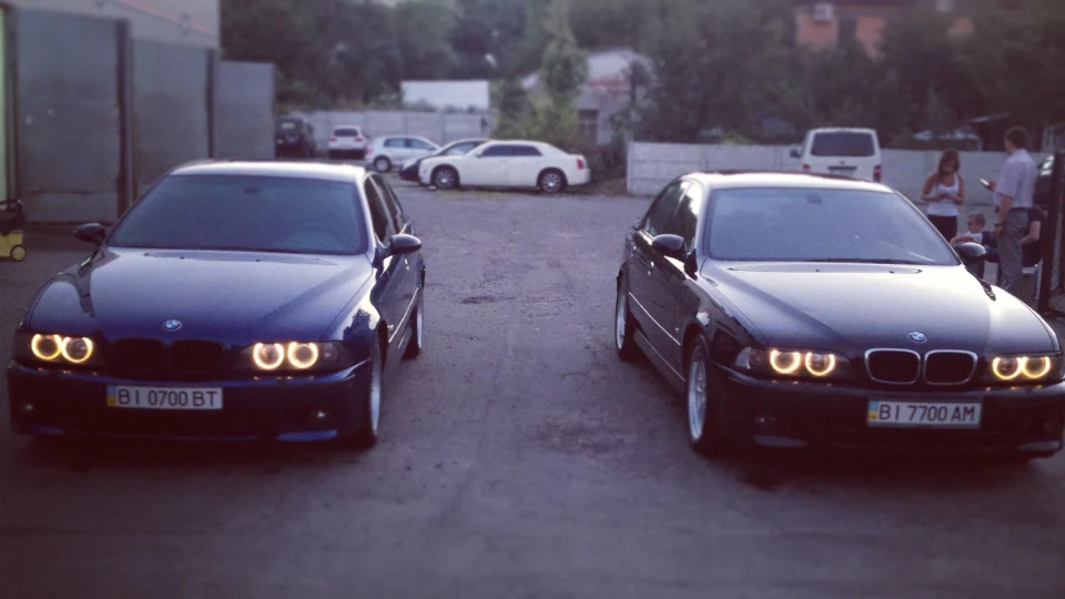BMW 5 series Avus blau