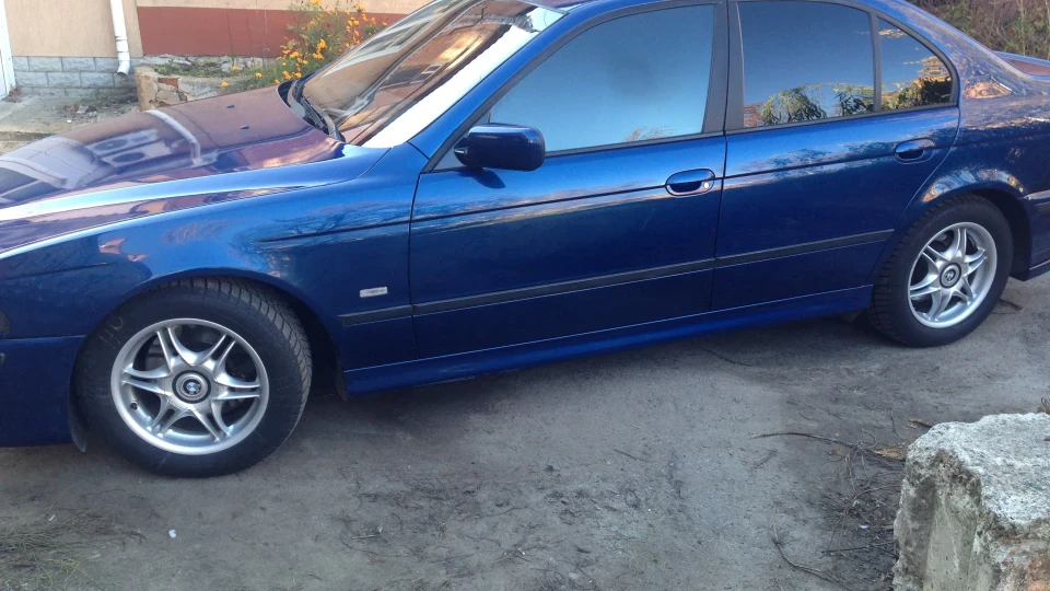 BMW 5 series Avus blau 4