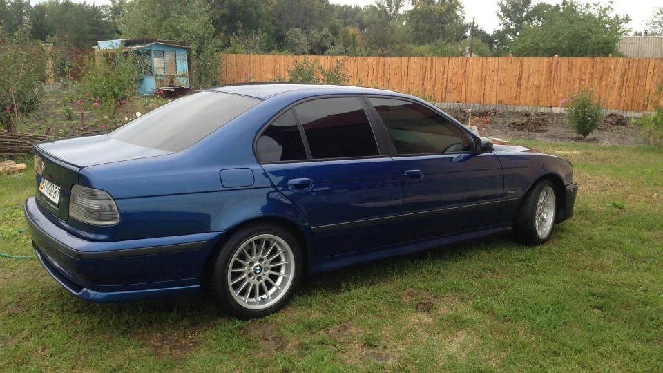 BMW 5 series Avus blau 5