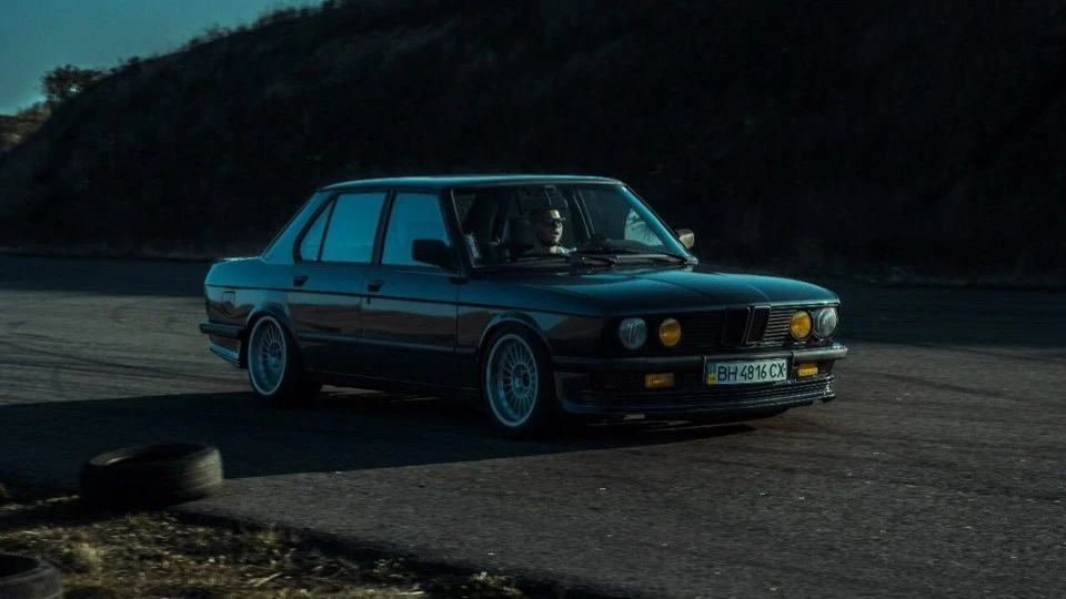 BMW 5 series BDSM DreamComezTrue 2