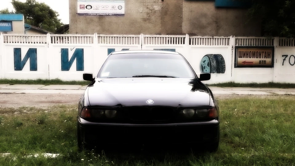 BMW 5 series Black Bomber B28