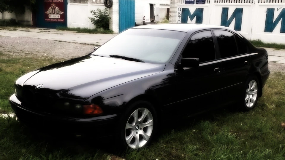 BMW 5 series Black Bomber B28 2