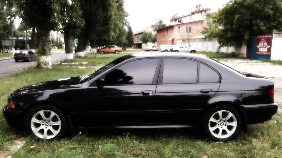 BMW 5 series Black Bomber B28 3
