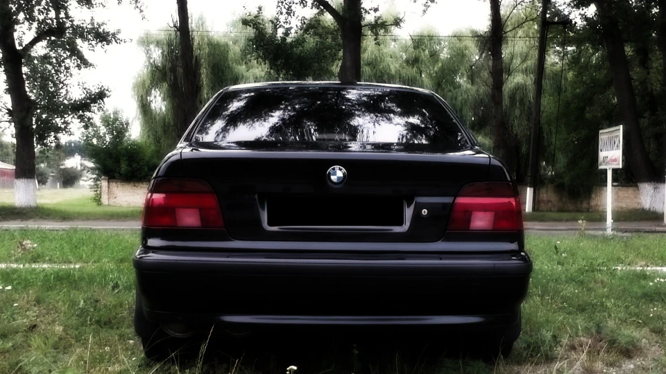 BMW 5 series Black Bomber B28 4