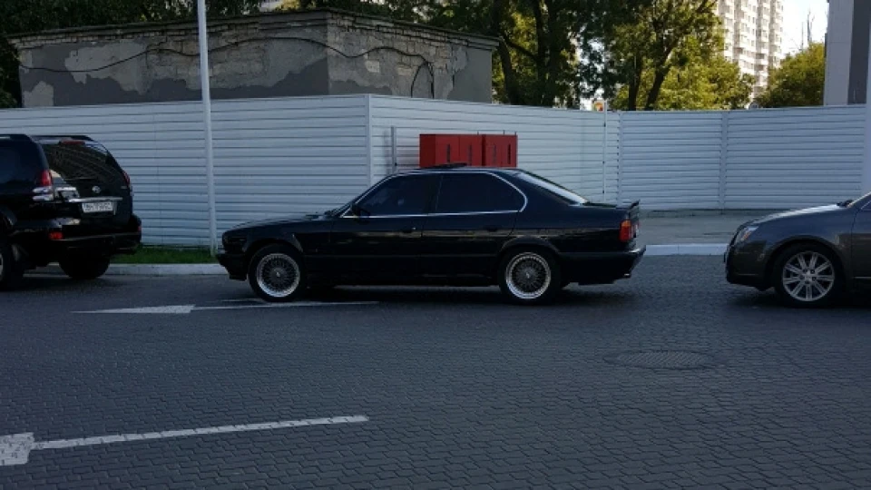 BMW 5 series Black Dog V8 Individual 3