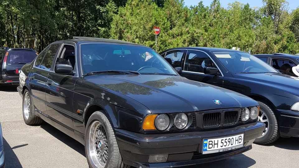 BMW 5 series Black Dog V8 Individual 4