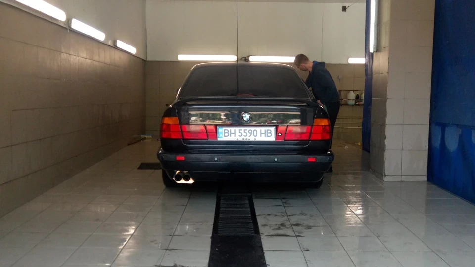 BMW 5 series Black Dog V8 Individual 5