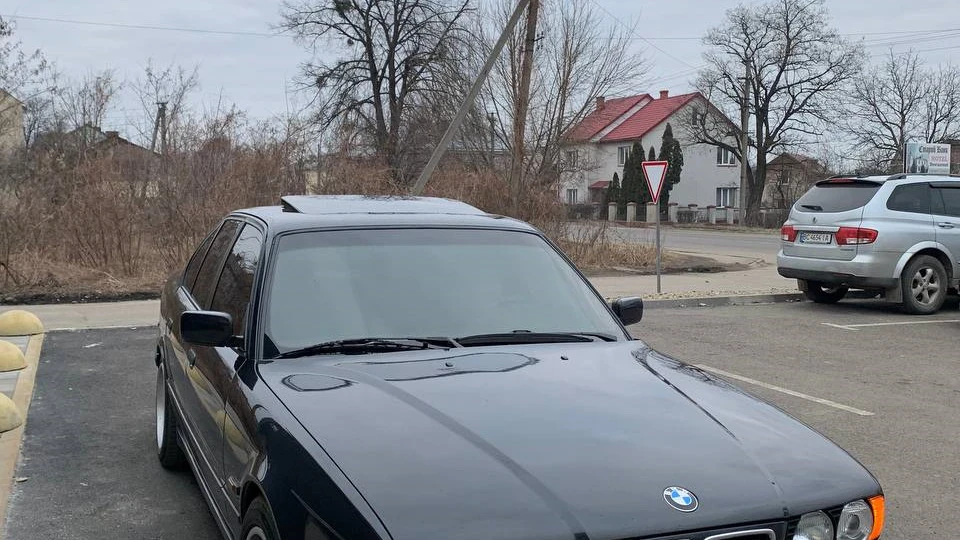BMW 5 series Black_e34