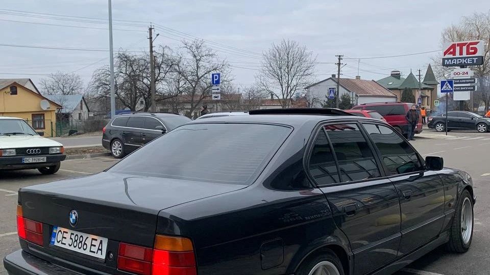 BMW 5 series Black_e34 2