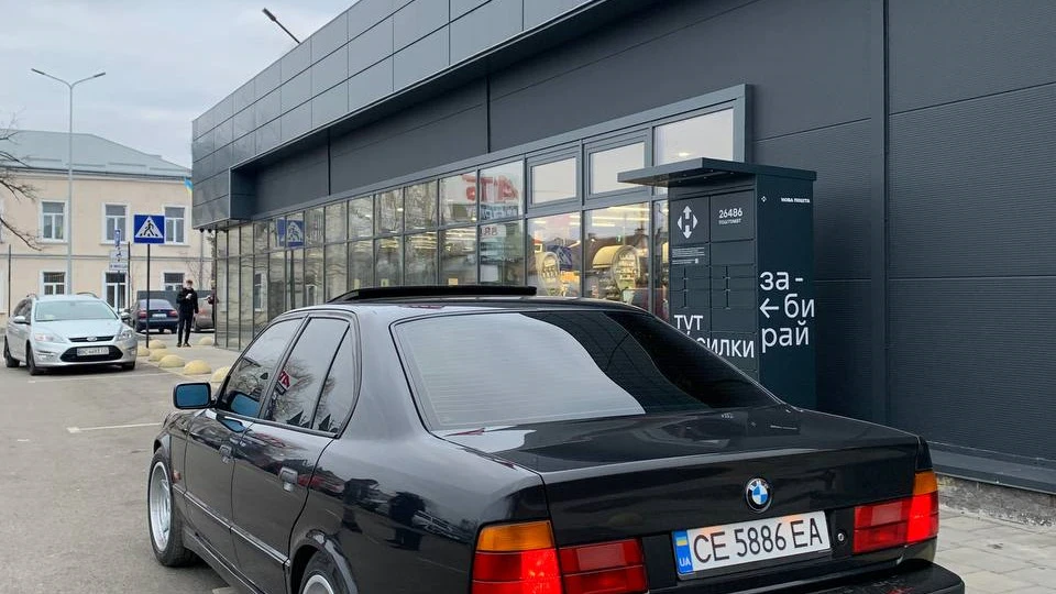 BMW 5 series Black_e34 3