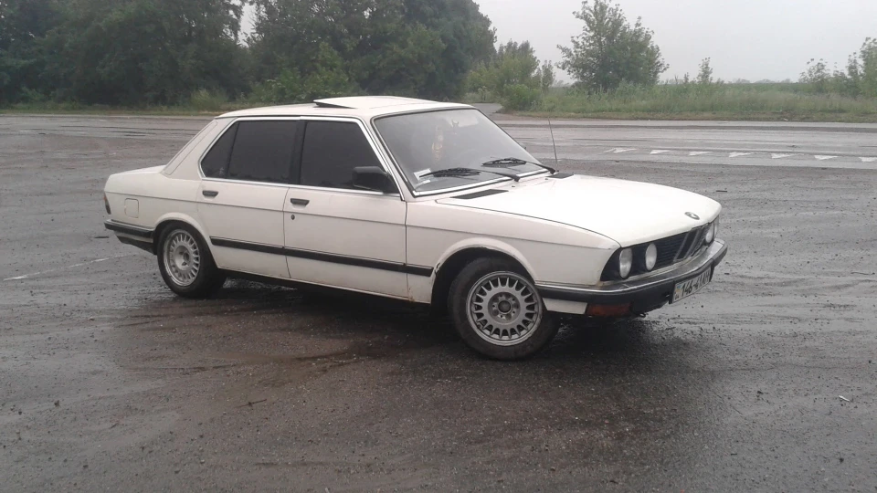 BMW 5 series Блондиночка