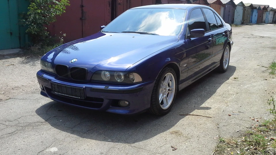 BMW 5 series Blue-Velvet 2
