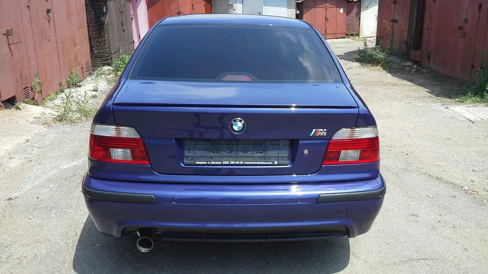BMW 5 series Blue-Velvet 4