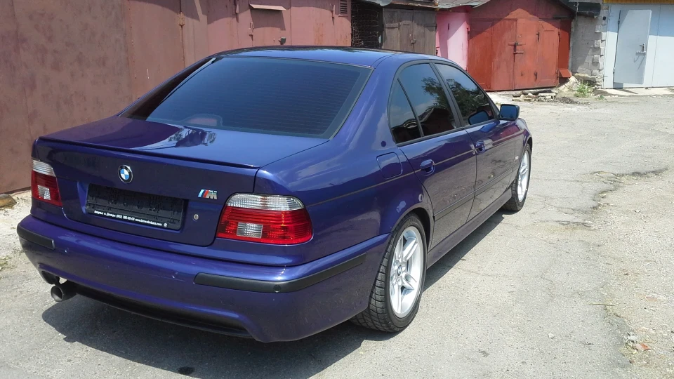 BMW 5 series Blue-Velvet 5