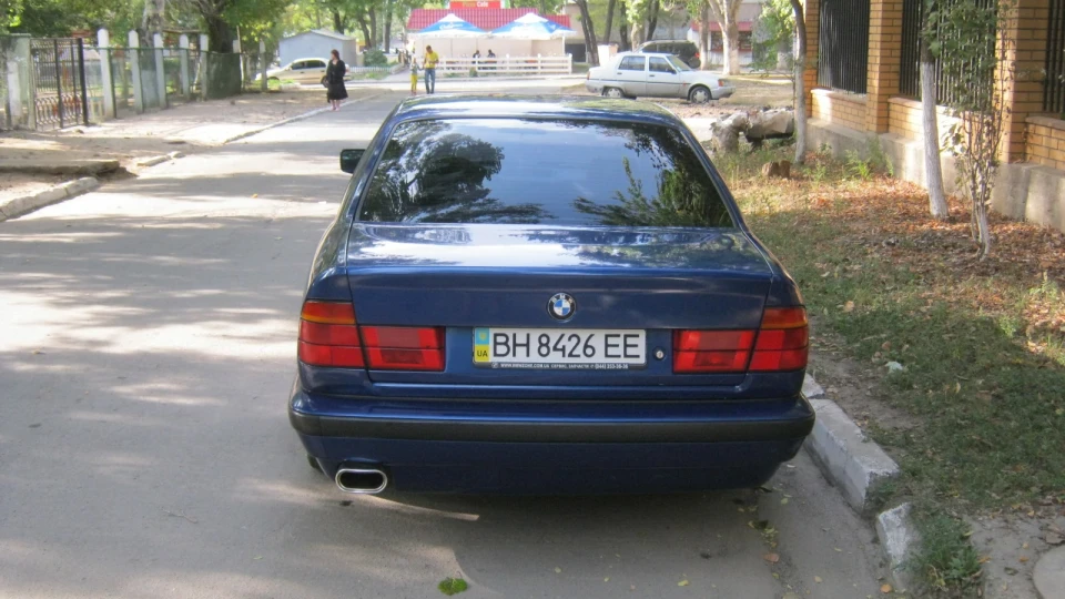 BMW 5 series bright blue 5