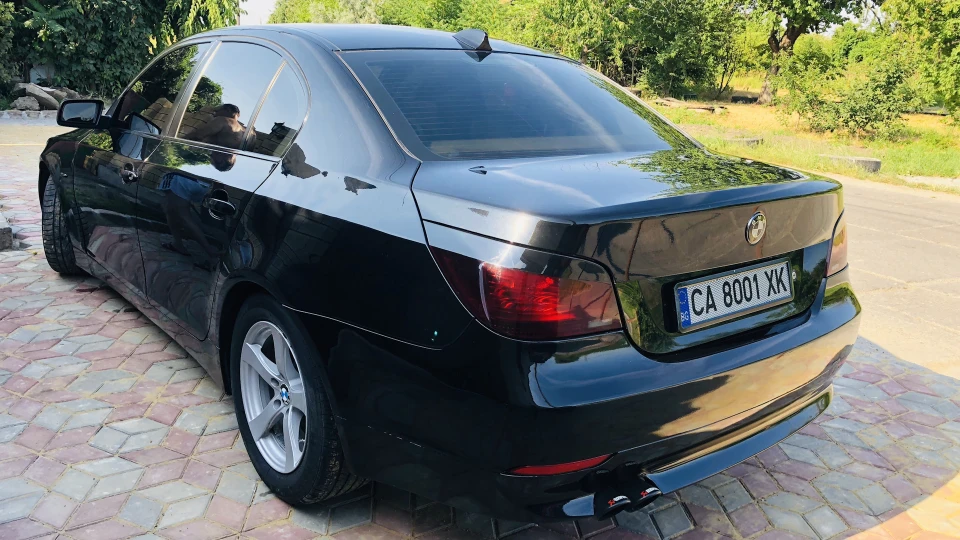 BMW 5 series Брюнетка