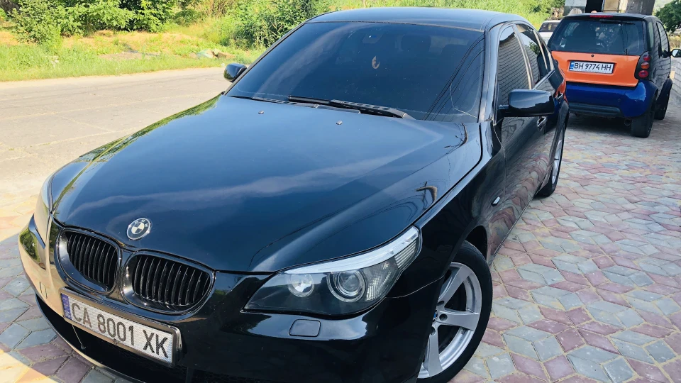 BMW 5 series Брюнетка 2