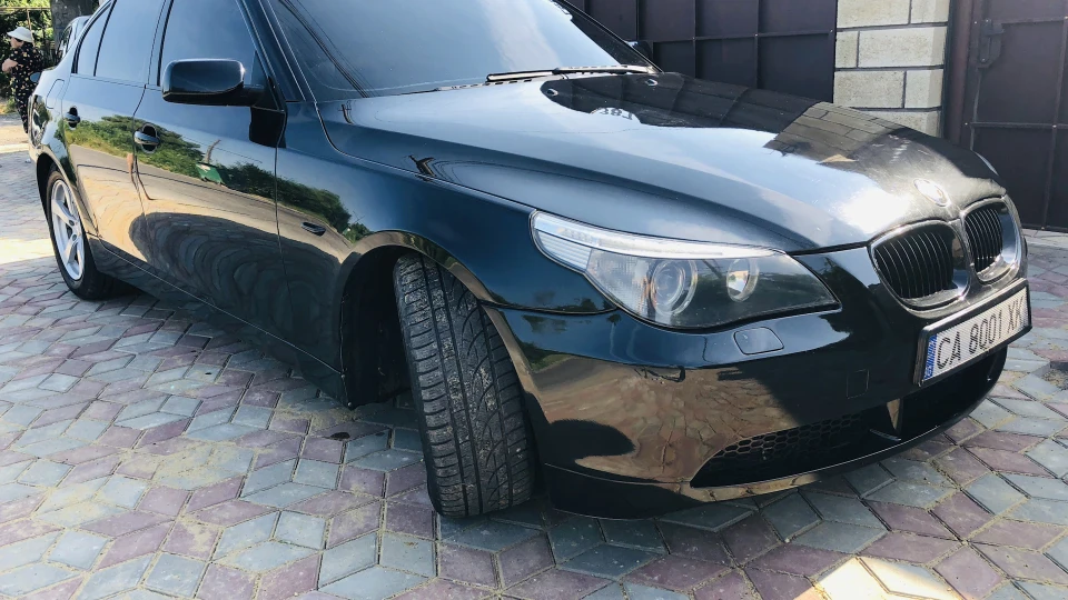 BMW 5 series Брюнетка 3