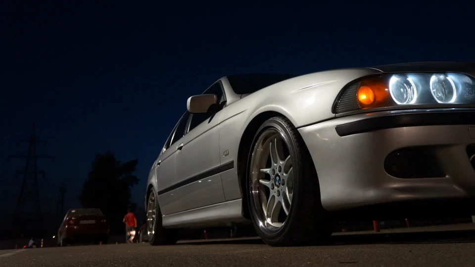 BMW 5 series BumeR=) 4