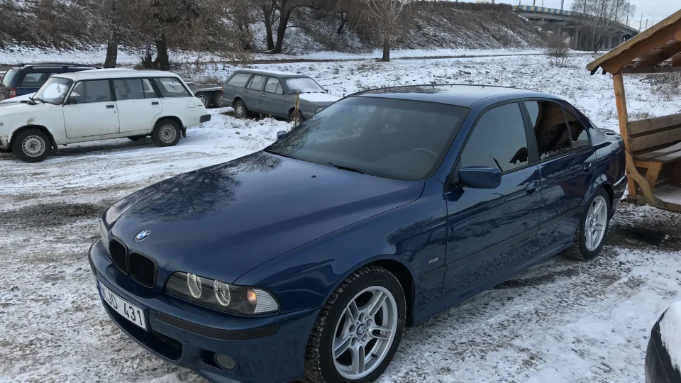 BMW 5 series Папір