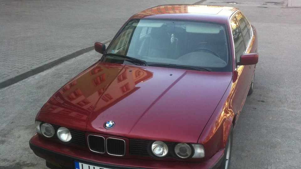 BMW 5 series Calypsorot metallic 4