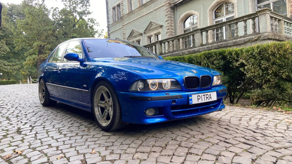 BMW 5 series Ⓜ️ Candy Blue 2