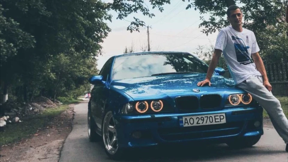 BMW 5 series Ⓜ️ Candy Blue 3