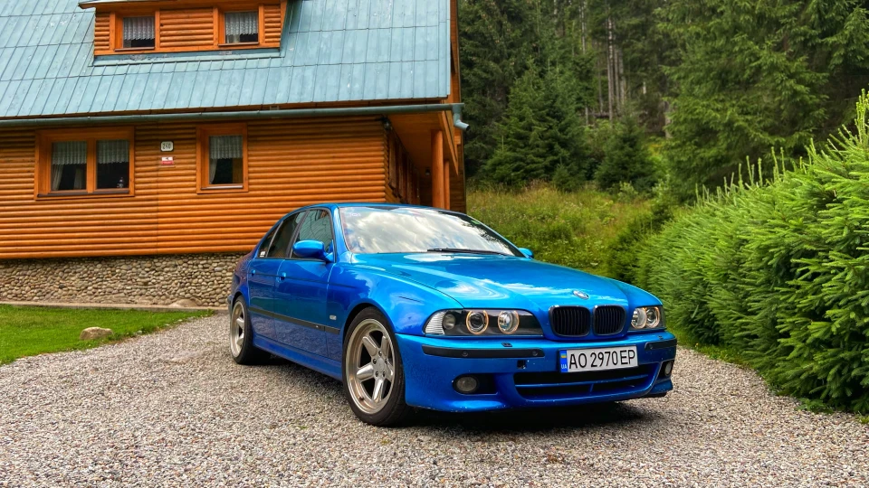 BMW 5 series Ⓜ️ Candy Blue 4